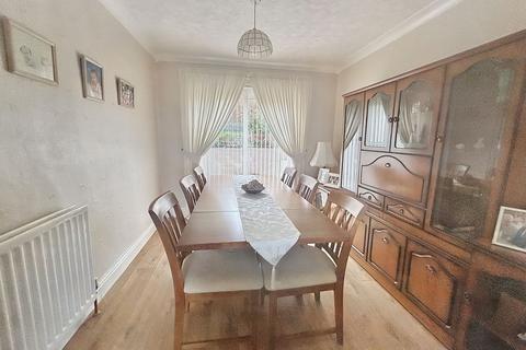 3 bedroom semi-detached house for sale, Mountside Gardens, Dunston, Gateshead, Tyne and Wear, NE11 9QB