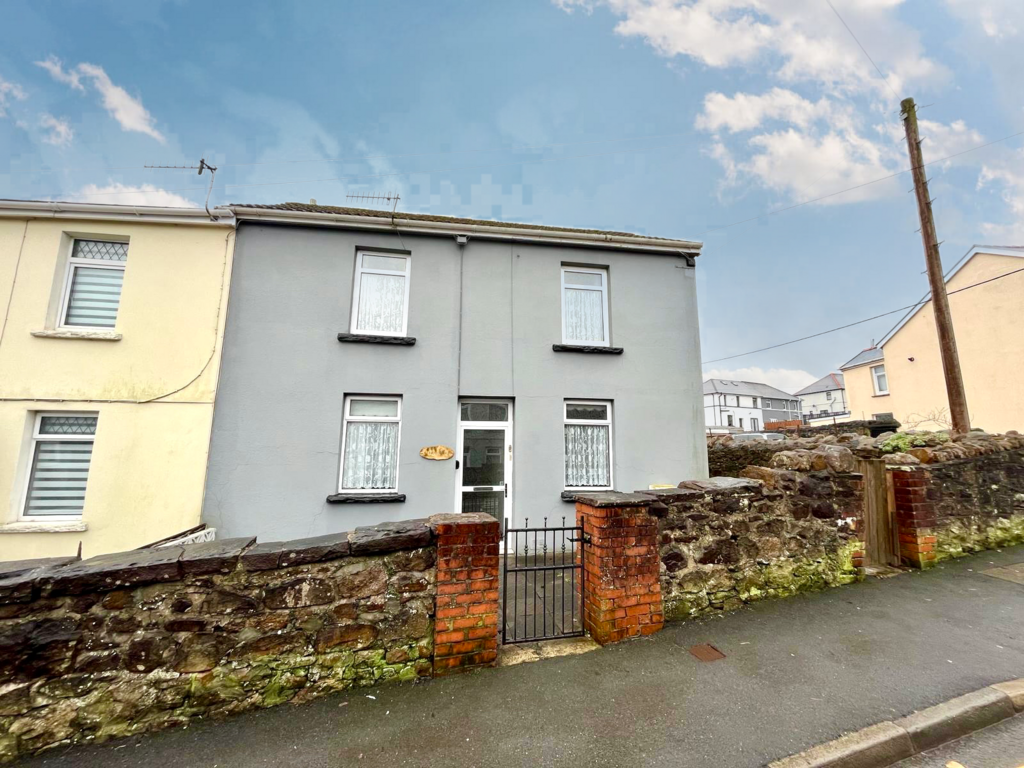 Heolgerrig, Merthyr Tydfil CF48 2 bed end of terrace house £150,000