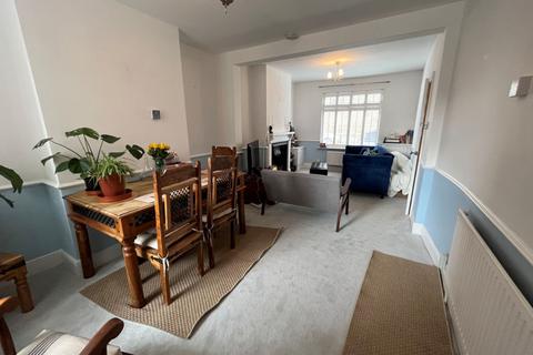 63 Abbey Road, Northampton, NN4 8EY