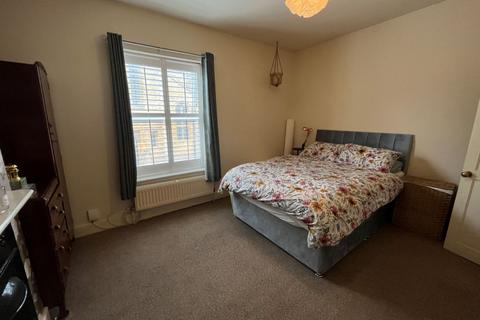 63 Abbey Road, Northampton, NN4 8EY
