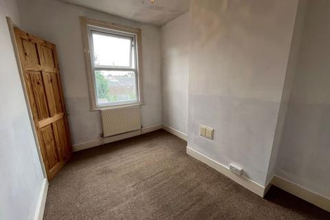 63 Abbey Road, Northampton, NN4 8EY