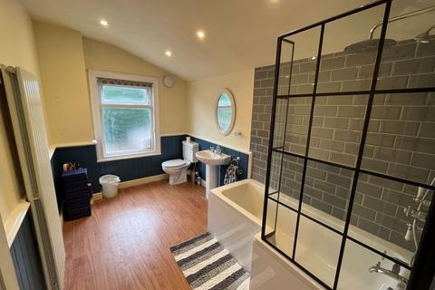 63 Abbey Road, Northampton, NN4 8EY