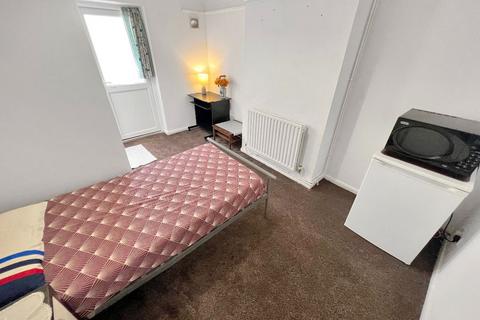 1 bedroom in a house share to rent - Feltham TW14