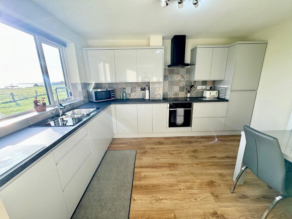 Beacon Drive, Highcliffe BH23 1 bed ground floor flat to rent £1,300