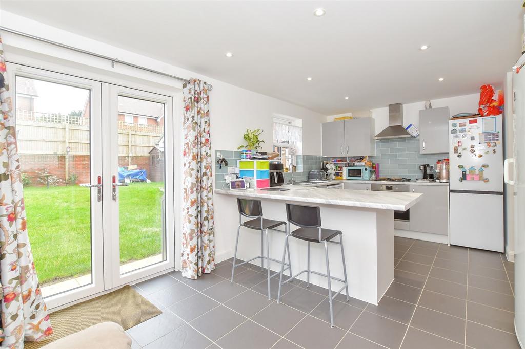 Pakenham Road, Waterlooville, Hampshire 4 bed detached house for sale