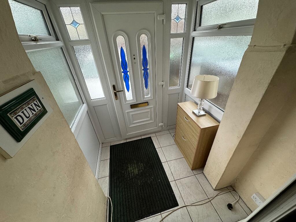 Davis Avenue, Tipton DY4 3 bed semidetached house £1,100 pcm (£254 pw)