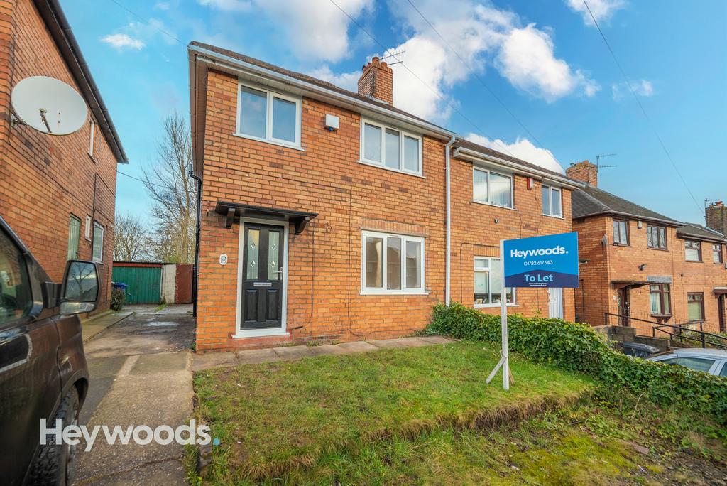 Hillport Avenue, Porthill... 3 bed semidetached house £875 pcm (£202 pw)