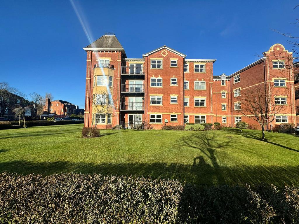 Park Road West, Southport, PR9 0JU 2 bed ground floor flat for sale £