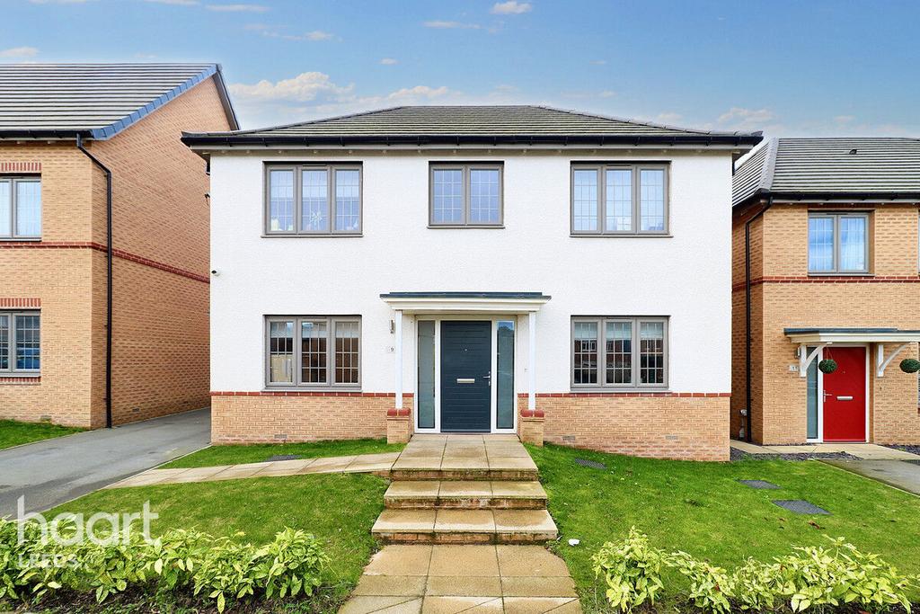 Park Hill Way, Wakefield 4 bed detached house for sale £375,000