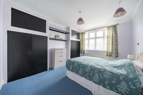 18 Highdown, Worcester Park, KT4 7HZ