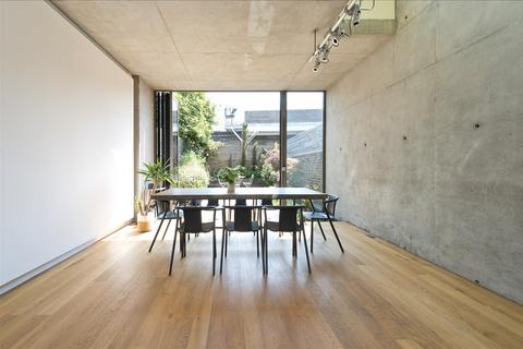 40 Frithville Gardens, London, W12 7JN