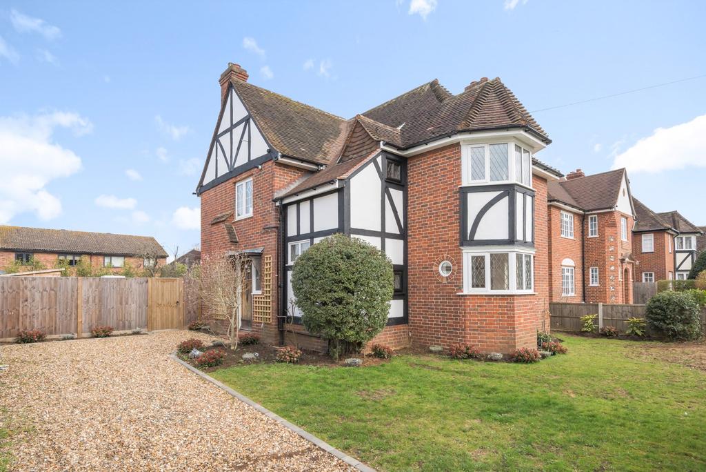 Manor Farm Avenue, Shepperton, TW17 3 bed detached house to rent £