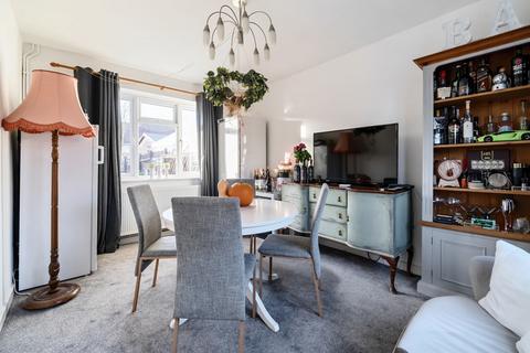 73 Greenfields Road, Reading, RG2 8SG