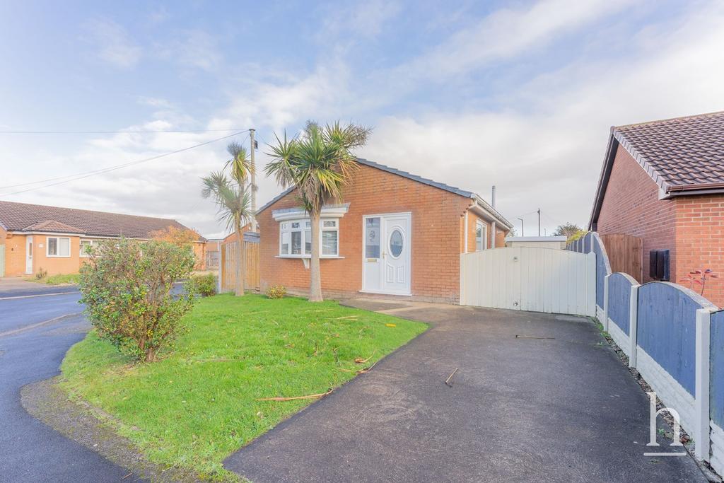 Stanmore Park, Greasby CH49 2 bed bungalow for sale £220,000