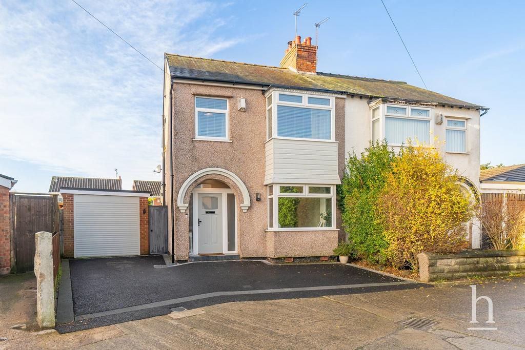 Ainsworth Avenue, Saughall Massie CH46 3 bed semidetached house for