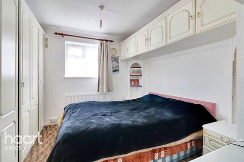 3 Larch Crescent, Hayes, UB4 9DN