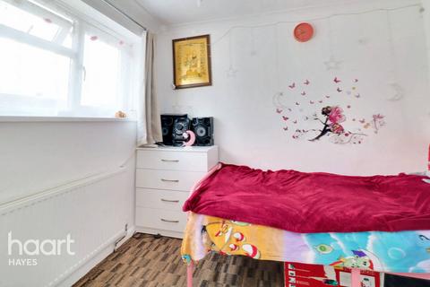 3 Larch Crescent, Hayes, UB4 9DN
