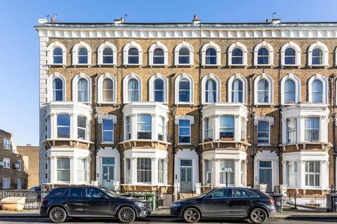 2 bedroom flat for sale, The Chase, London, SW4