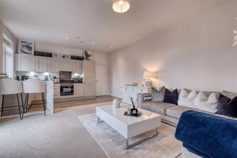 1 bedroom flat for sale, Waddesdon House 10-12, Gorcott Lane, Shirley, Solihull, B90 1GH