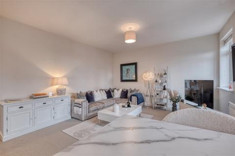 1 bedroom flat for sale, Waddesdon House 10-12, Gorcott Lane, Shirley, Solihull, B90 1GH