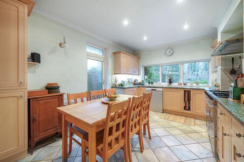 142 Coulsdon Road, Coulsdon, CR5 2LE