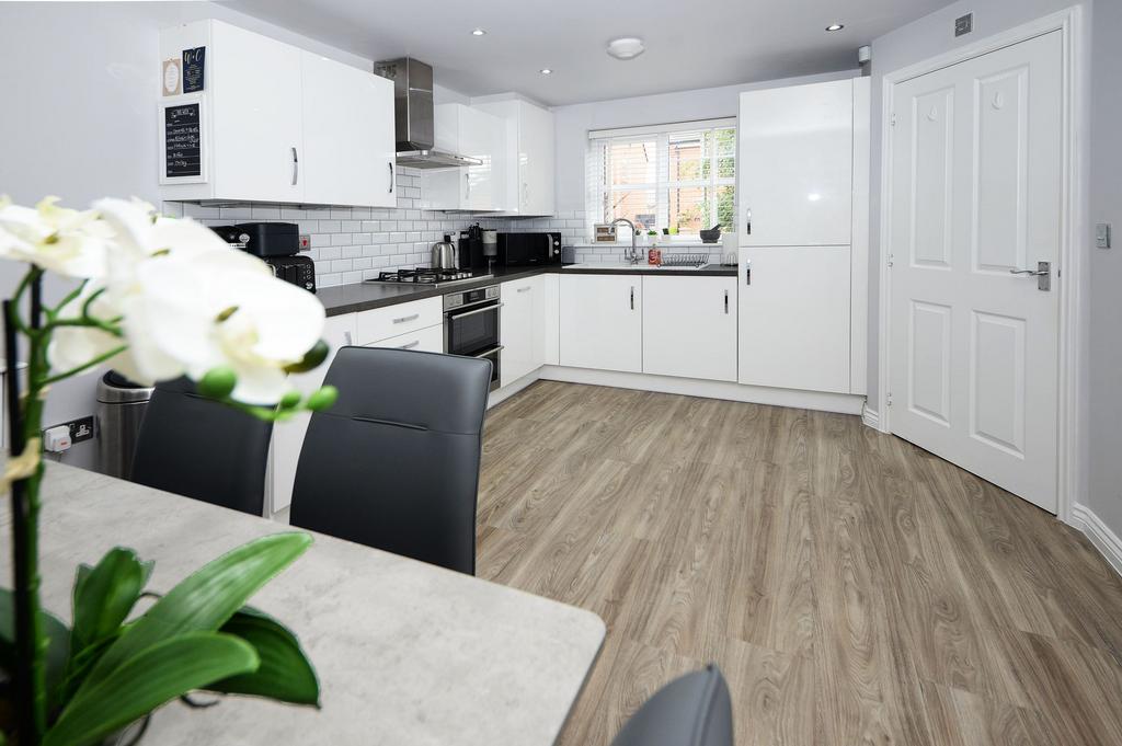 Kitchen/dining
