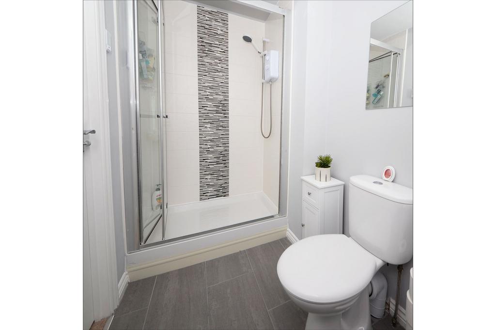 En suite to master