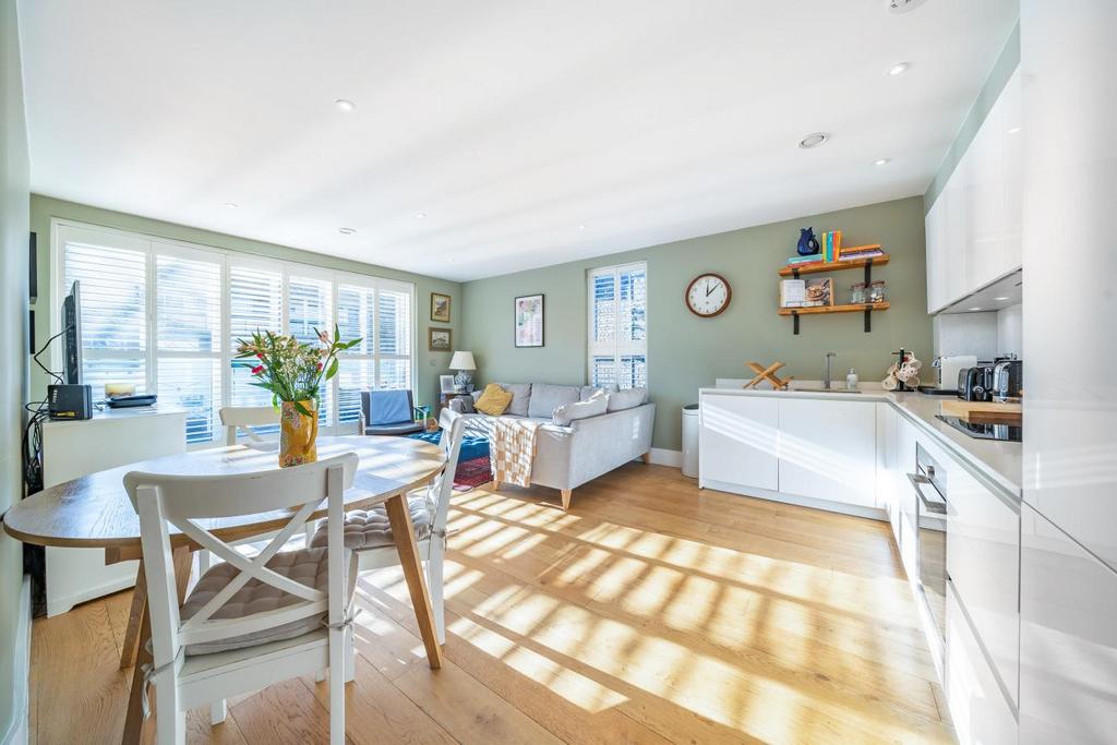 Brixton Water Lane, Brixton 3 bed flat for sale £650,000