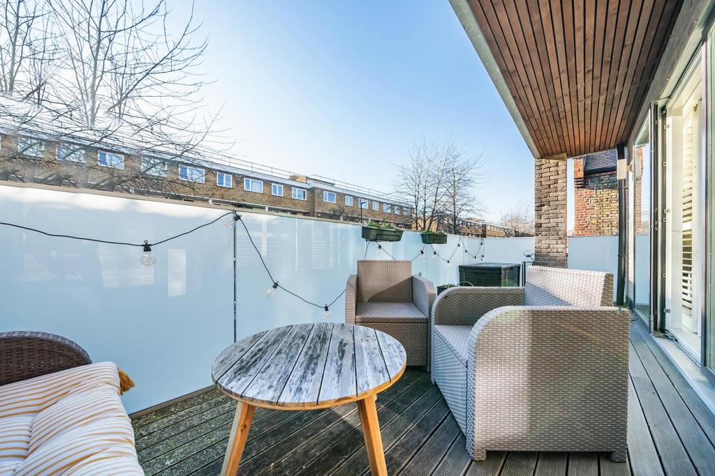 Brixton Water Lane, Brixton 3 bed flat for sale £650,000