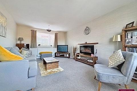 3 bedroom end of terrace house for sale, 5 Bryn Awelon, Gronant, Flintshire LL19 9UG
