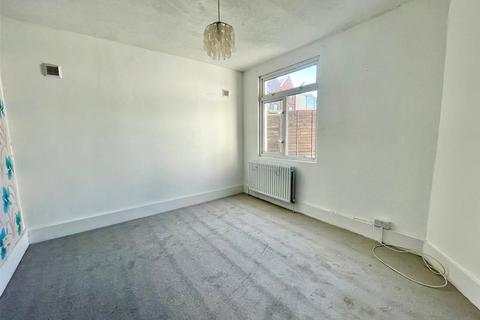 11 Belfairs Drive, Leigh-on-sea, SS9 3AA