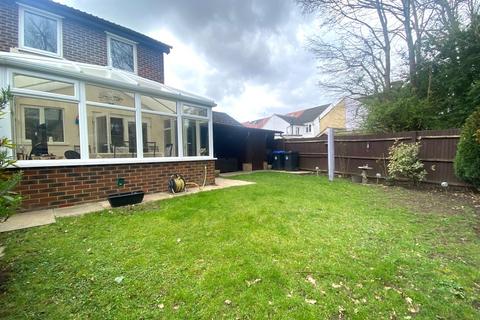 12 Beta Road, Woking, GU22 8EF