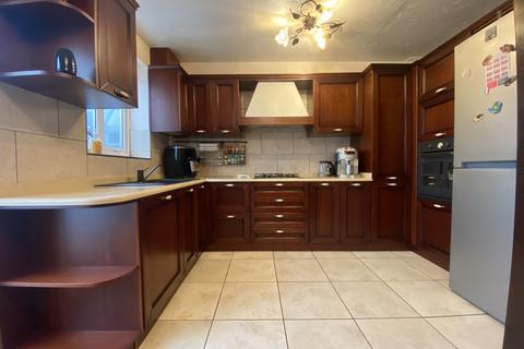12 Beta Road, Woking, GU22 8EF