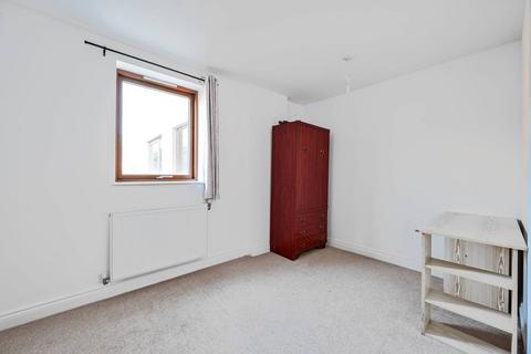 2 bedroom flat to rent, TREVITHICK WAY, Bow, London, E3