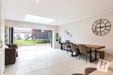 17 Minster Way, Hornchurch, RM11 3TH