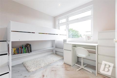 17 Minster Way, Hornchurch, RM11 3TH