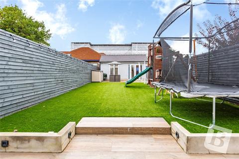 17 Minster Way, Hornchurch, RM11 3TH