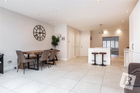 17 Minster Way, Hornchurch, RM11 3TH