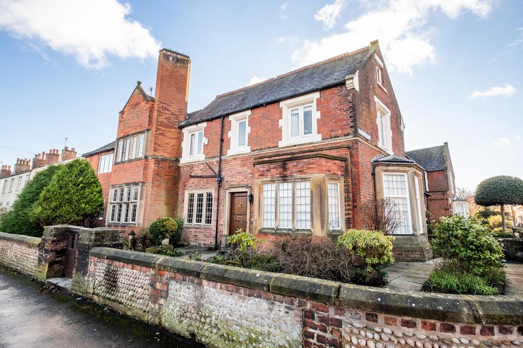 1 Hastings Place, Lytham St Annes, FY8 5 bed end of terrace house for