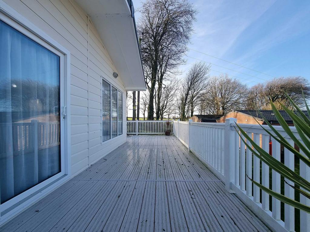 Bideford Bay, Buck`s Cross 2 bed chalet for sale £69,995