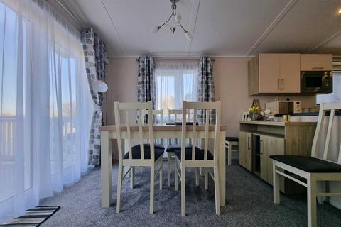 2 bedroom lodge for sale, Bideford Bay, Buck`s Cross