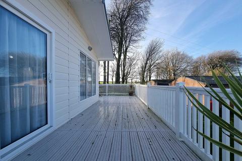 2 bedroom lodge for sale, Bideford Bay, Buck`s Cross