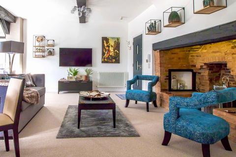 Apartment 3, George House, 119 - 121 High Street, Henley-in-arden, B95 5AU