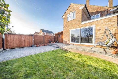 4 bedroom semi-detached house for sale - Whitby Road, Ruislip, Middlesex