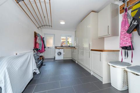 24 Cherry Orchard, Henley-in-arden, B95 5JW