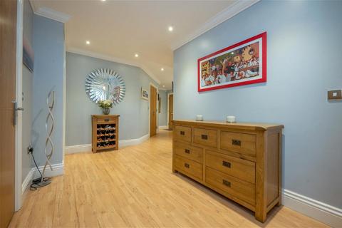 Apartment 6, Deer's Leap Bear Lane, Henley-in-arden, B95 5JJ