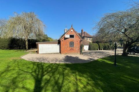 5 bedroom detached house to rent, Browns Lane, Solihull B93