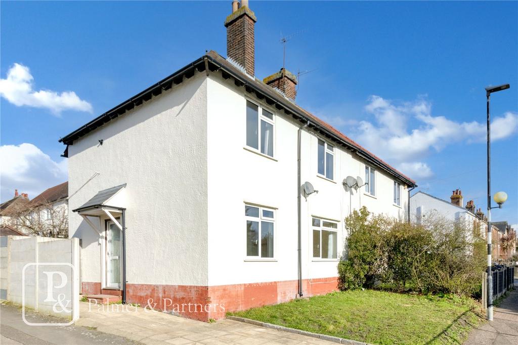 Harwich Road, Colchester, Essex, CO4 5 bed semidetached house for sale