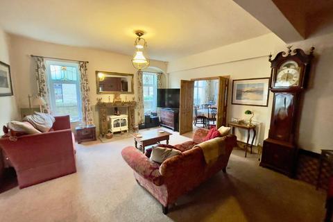 3 bedroom flat to rent, Brooklands Court, Otley, West Yorkshire, LS21