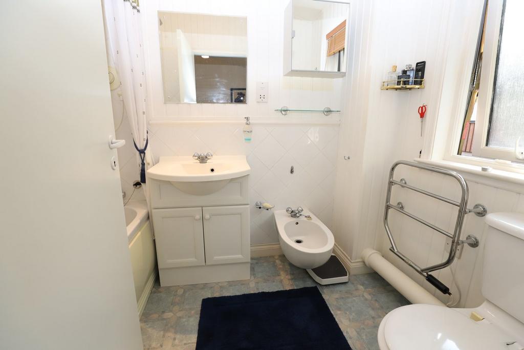 En-suite bathroom